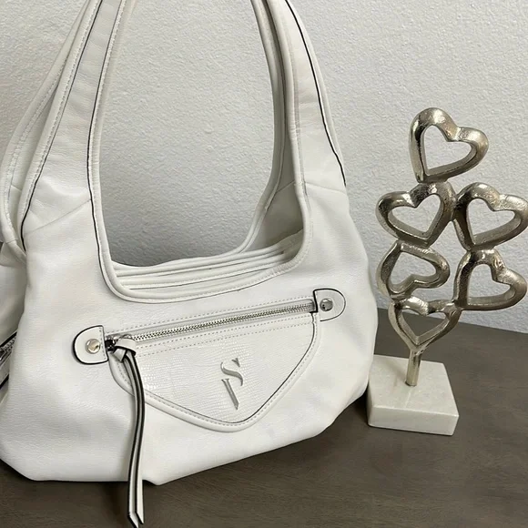 Simple Vera Vera Wang beautiful white purse with delicate details in si